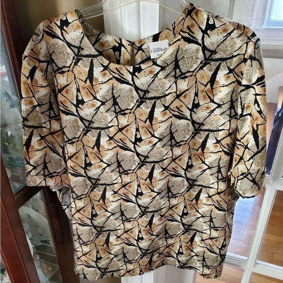 Beautiful woman's blouse size 24W. Modern essentials - Picture 1 of 6